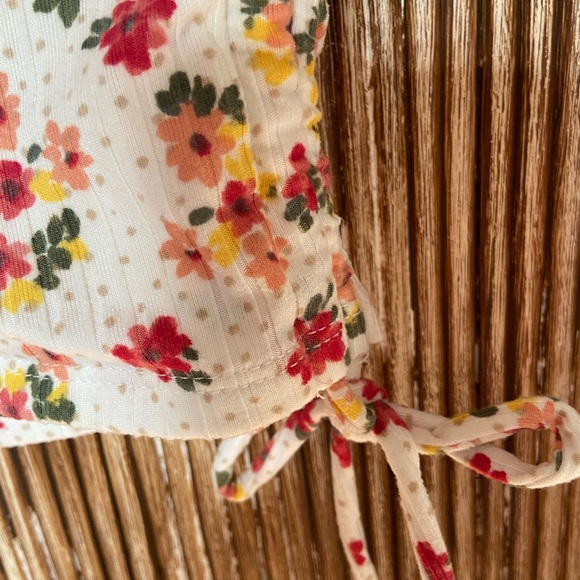 Cute Floral Top - NWT - Picture 5 of 7